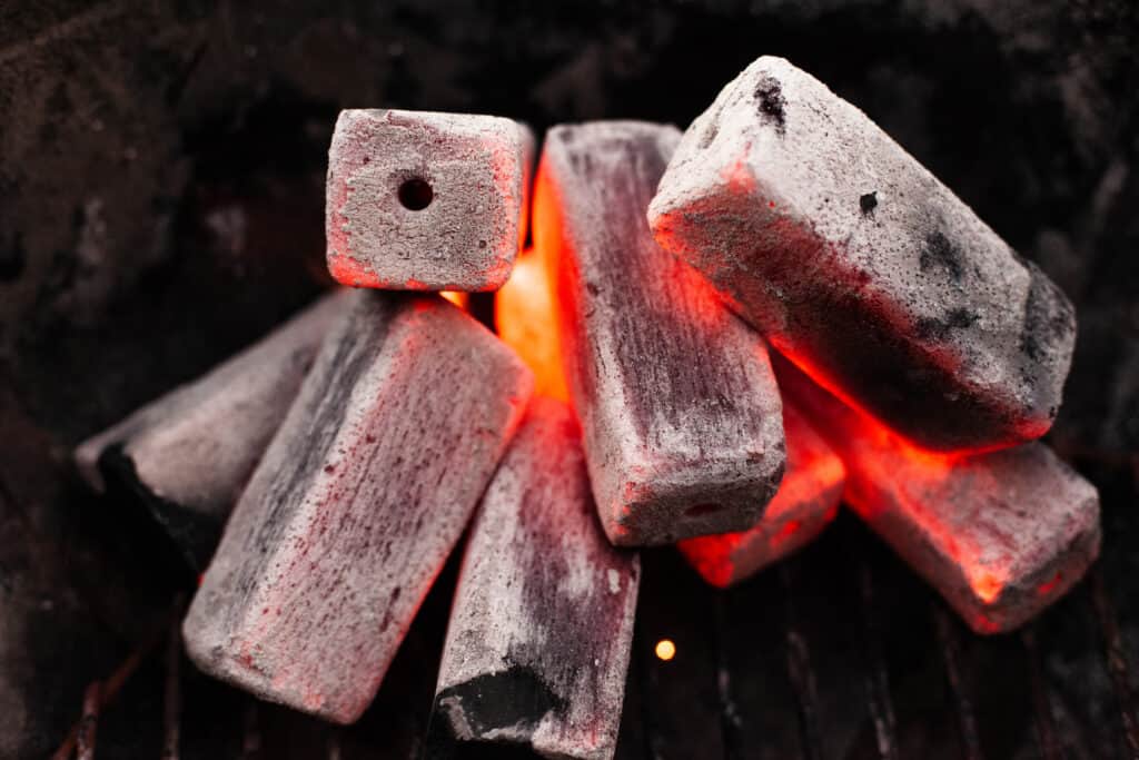 Bambuskohle zum Grillen 1 Bambuskphle zum Grillen brennt sehr heiß und ist raucharm