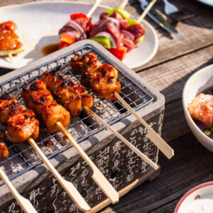 Home 19 Japanischer Holzkohle Tischgrill, auf dem Tisch