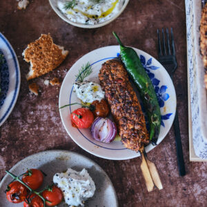 Vegetarisches Kebap mit Tzatziki und Gemüse
